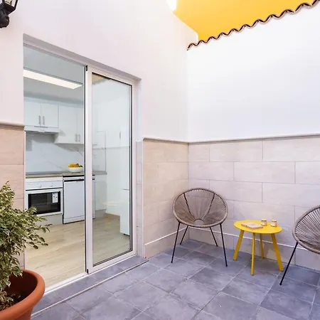 Apartment Casona Charco, Stylish & Spacious With Private Patio In Historic Puerto Puerto de la Cruz (Tenerife)